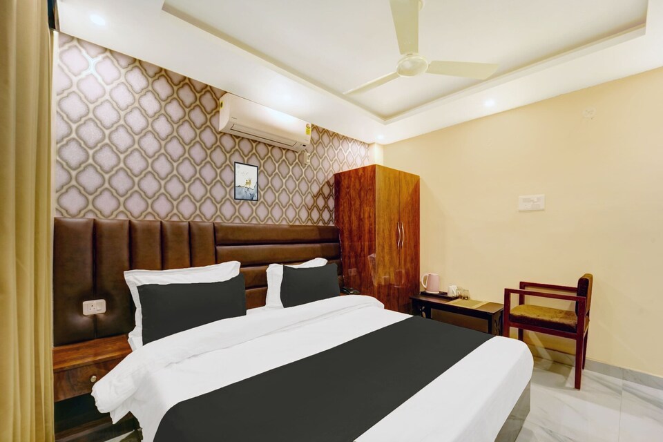 Super Deluxe Room The Dev Regency, Patna