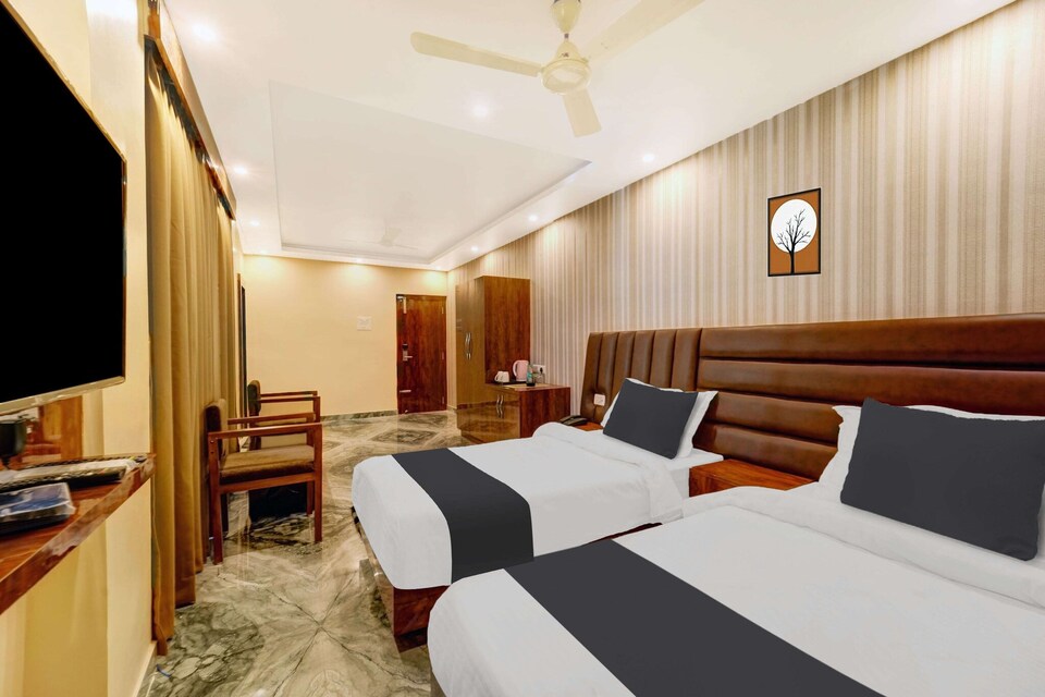 Super Deluxe Room The Dev Regency, Patna