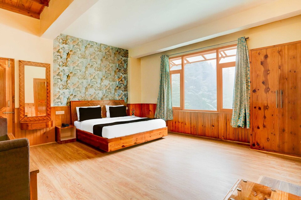 Collection O Model Town Road, Manali