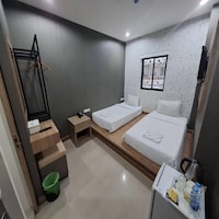 Spacious Twin Escape  Deluxe Comfort for Two