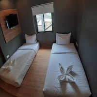 Spacious Twin Escape  Deluxe Comfort for Two