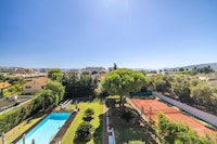 Villa con aria condizionata, 8 camere da letto e 15 posti letto, piscina e tennis – Antibes