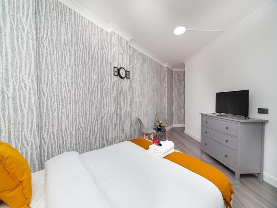 Two Bed Room Apartment (6 Guest), London
