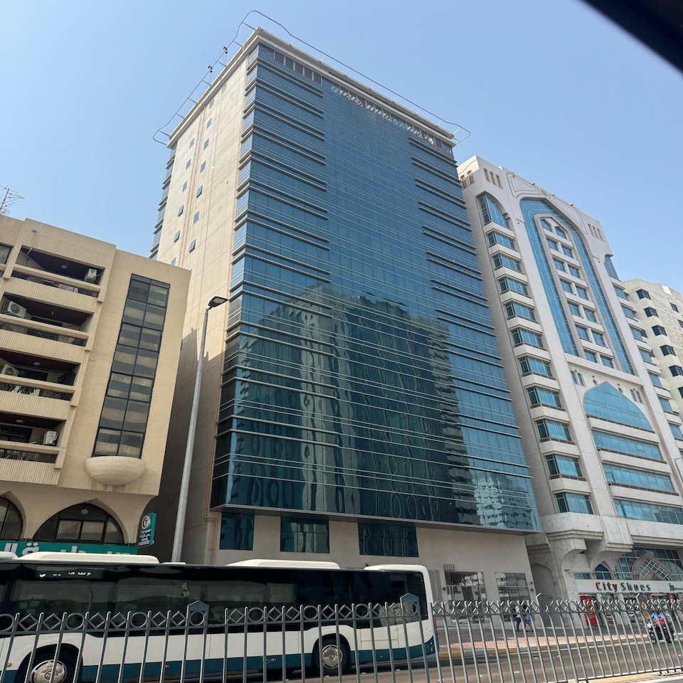 Modern Deluxe 1-Bedroom in Downtown | Stylish, Abu Dhabi