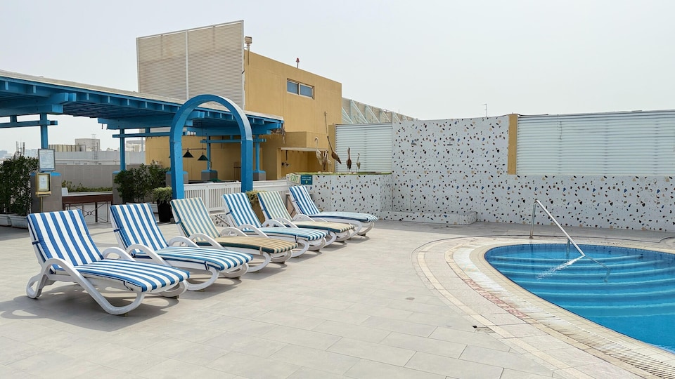 Comfortable Superior Twin Room Near Deira Hotspots, Dubai