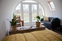 Leuke Tiny Home gelegen naast een eigen voedselbos