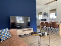 Lakeside Wellness Bungalow with Hot Tub