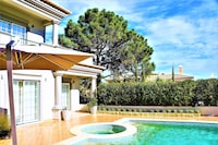 Villa lussuosa con piscina vicino alla