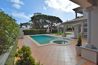 Villa lussuosa con piscina vicino alla