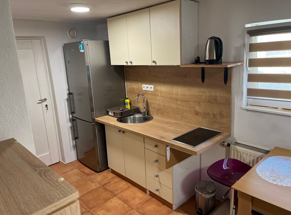 Meadow Tranquil Apartments with Evergreen Garden - Studio Apartment