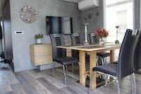 The Seaborn Residence - Two Bedroom Floating House