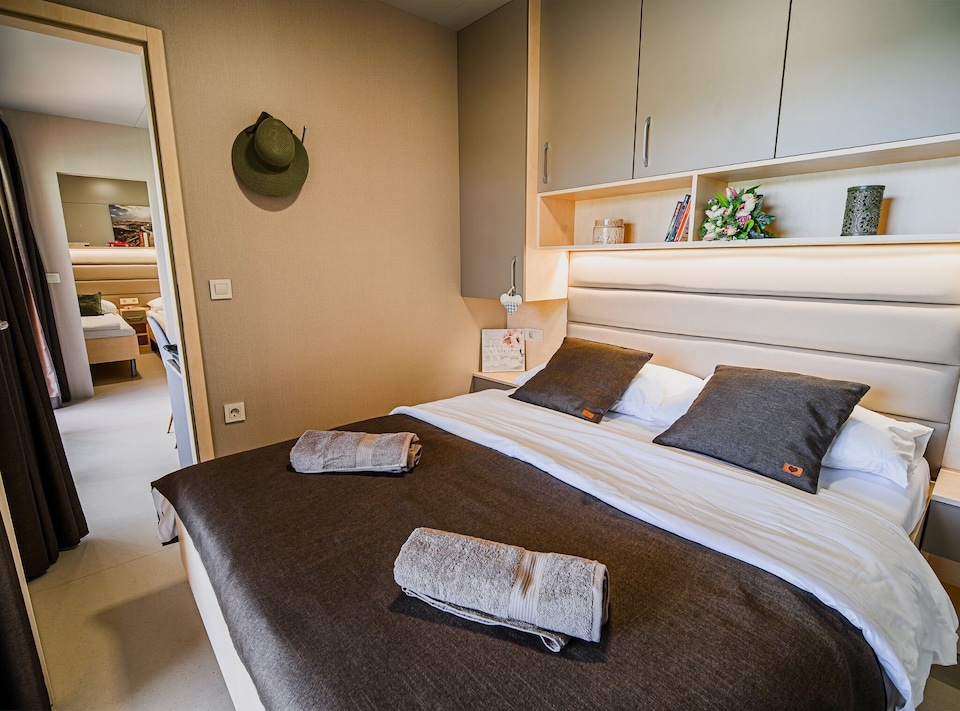 Three Bedroom Mobile Home 15/019