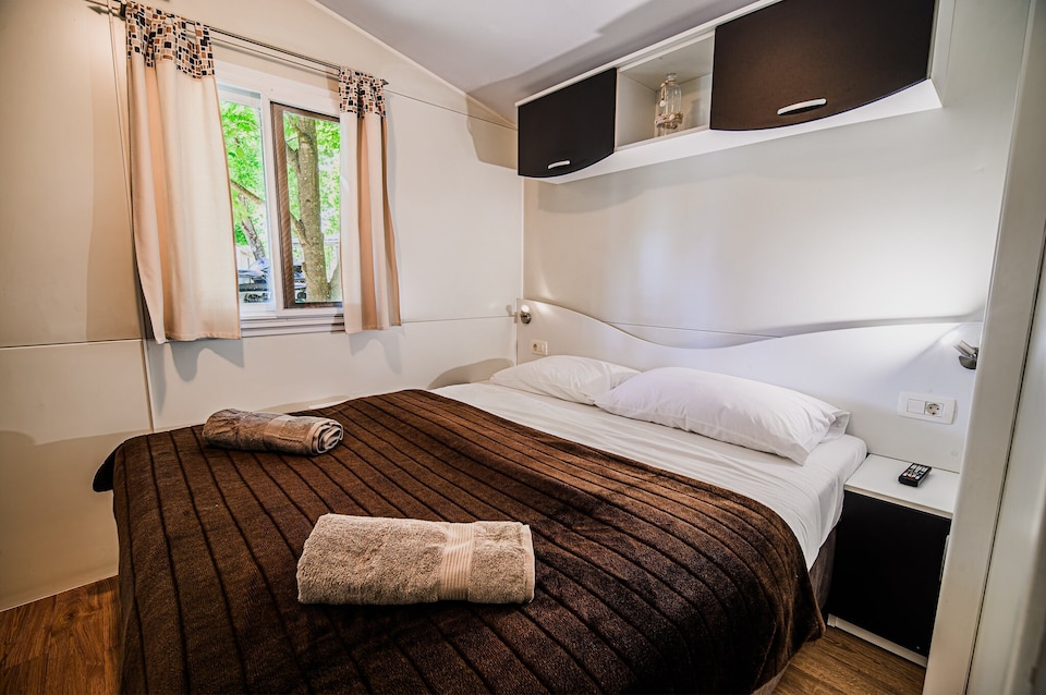 Three Bedroom Mobile Home with Lake View (owner 3)