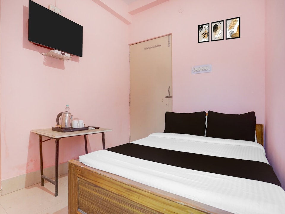 classic brij guest house, Danapur