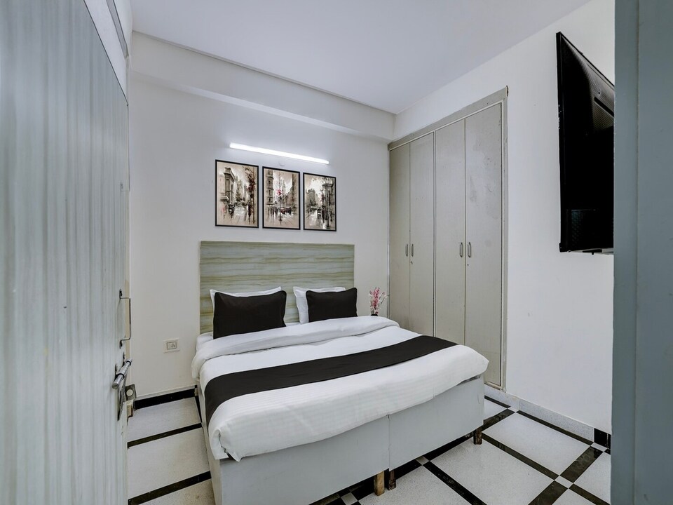 Classic Hotel O DLF Phase 1, Gurugram