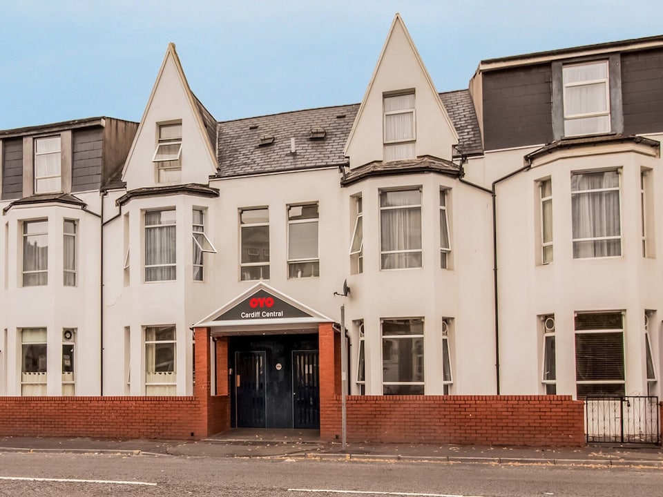 Superior Family of 5 Room, Cardiff