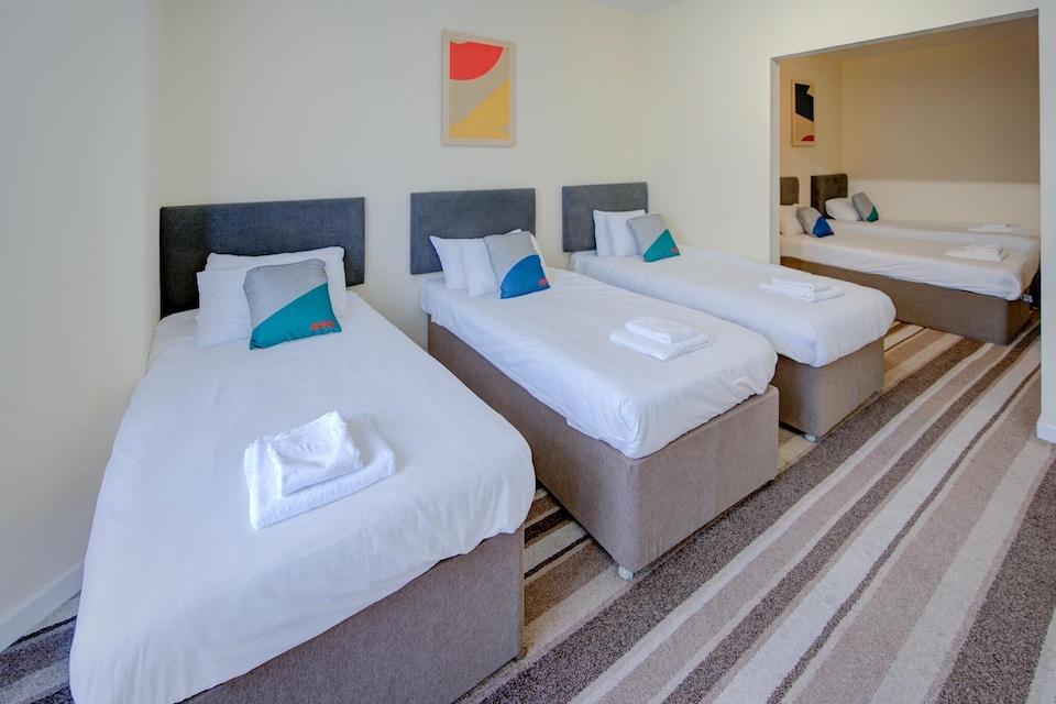 Superior Family of 5 Room, Cardiff