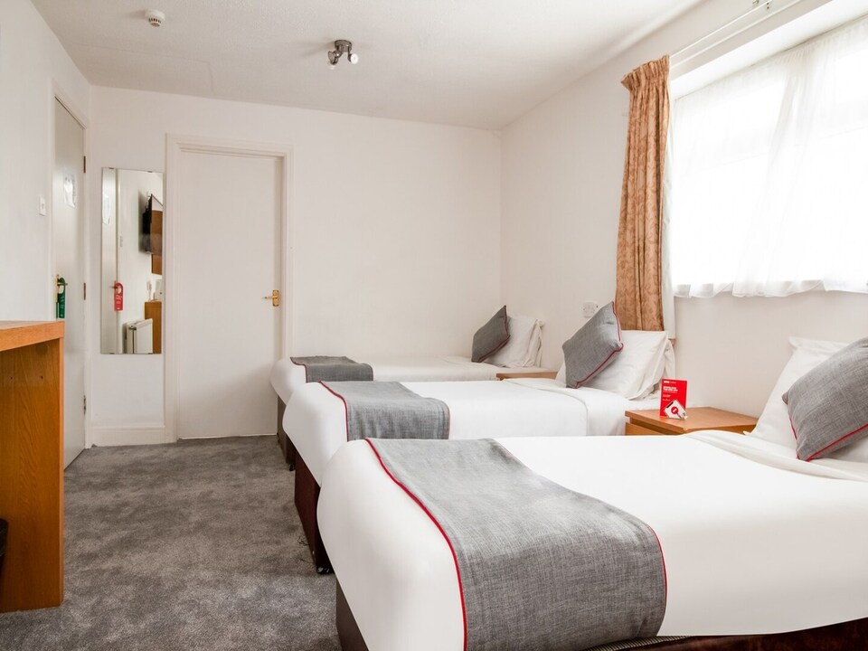 Standard Twin Room, Cardiff