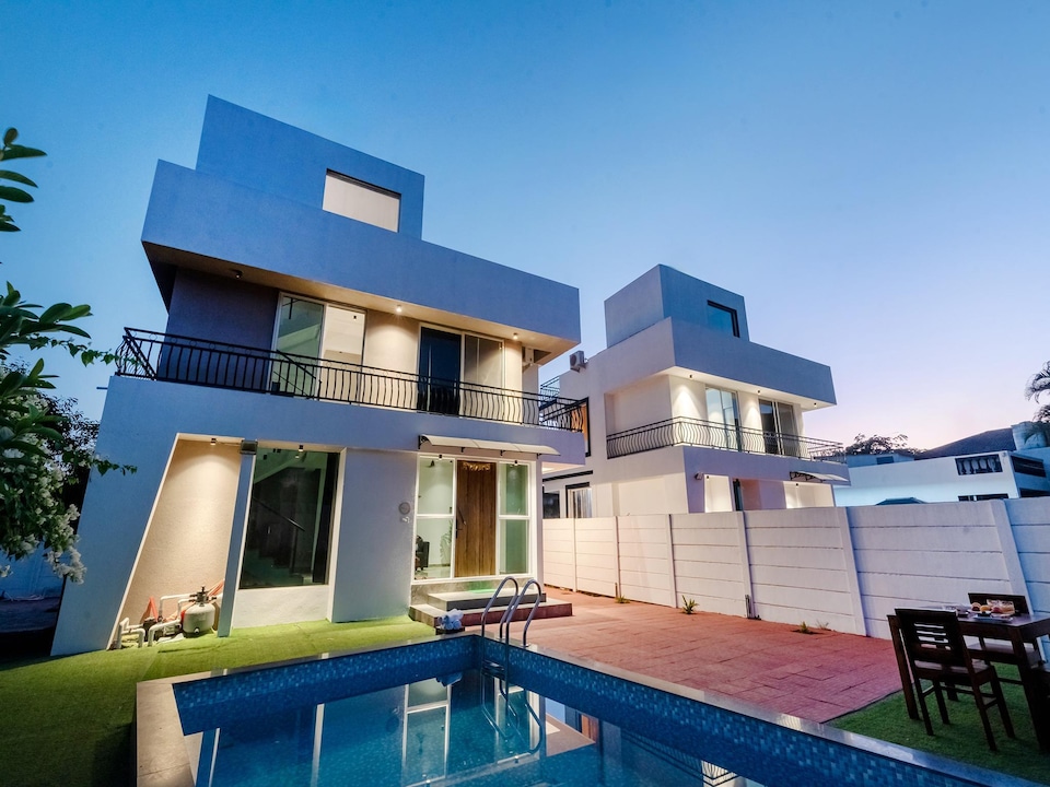 Ventara Bliss 4bhk by Palette | Pool | Lonavala, Karla