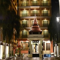 Executive Comfort  Free Pool Access & Parking