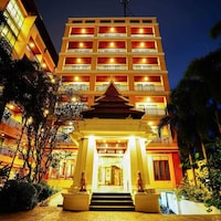 Executive Comfort  Free Pool Access & Parking