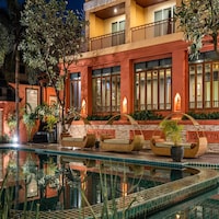 Executive Comfort  Free Pool Access & Parking