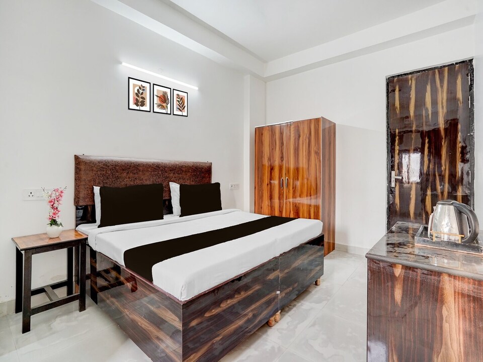 Collection O Sector 7 Rohini Giriraj Residency, New Delhi