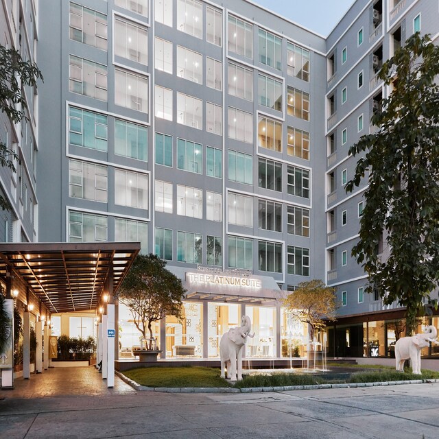 Superior Twin Retreat  Relaxed Stay for Two