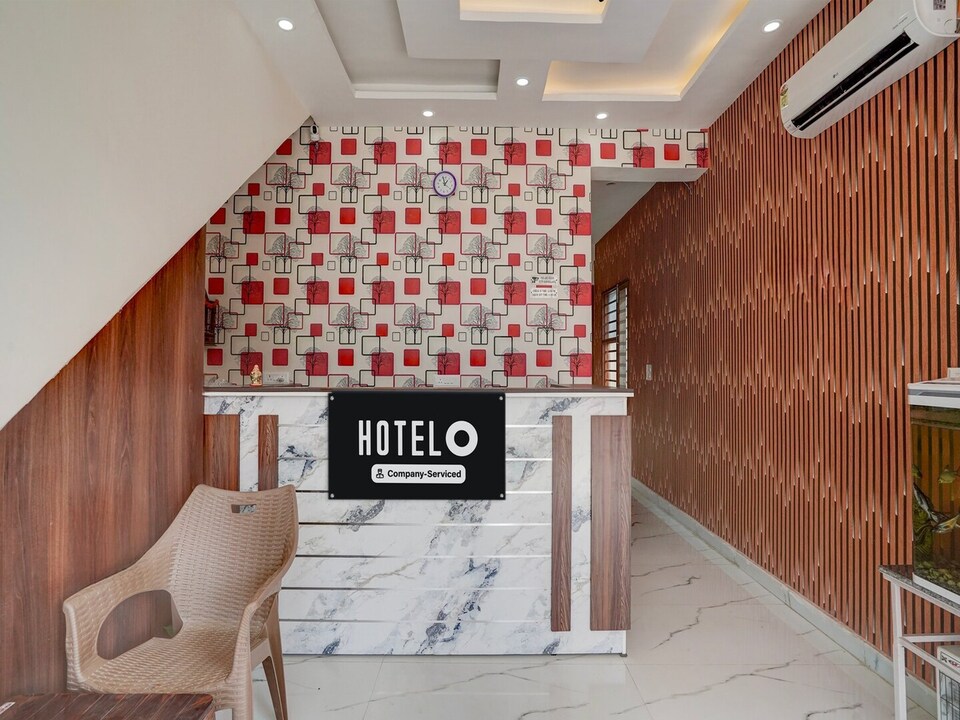Classic Hotel Holiday Spot, Bar Majra