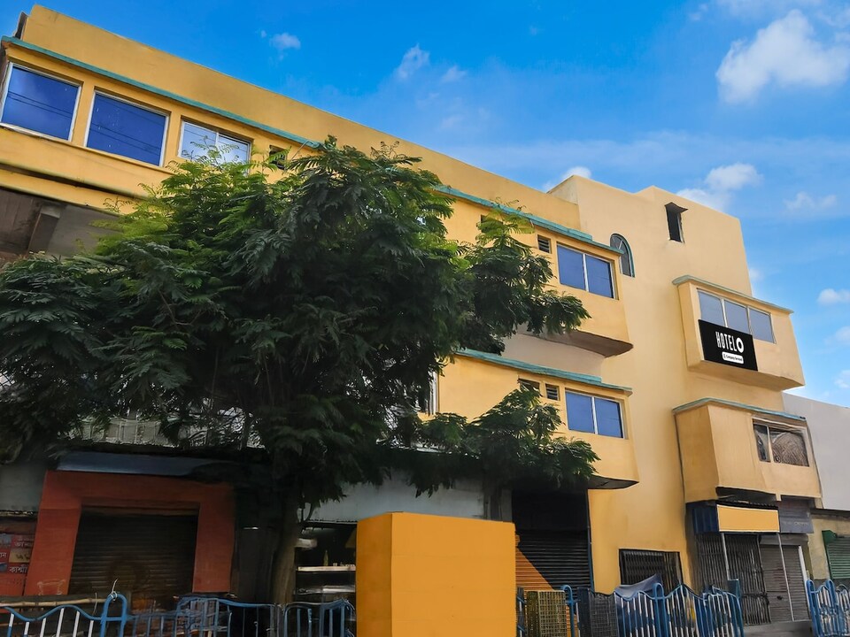 Hotel O Madhyamgram Railway Junction, Kolkata
