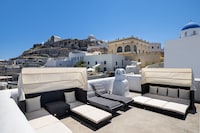 Villa con piscina in grotta e vista sul vulcano