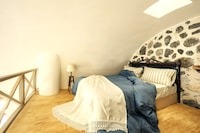 Villa con piscina in grotta e vista sul vulcano