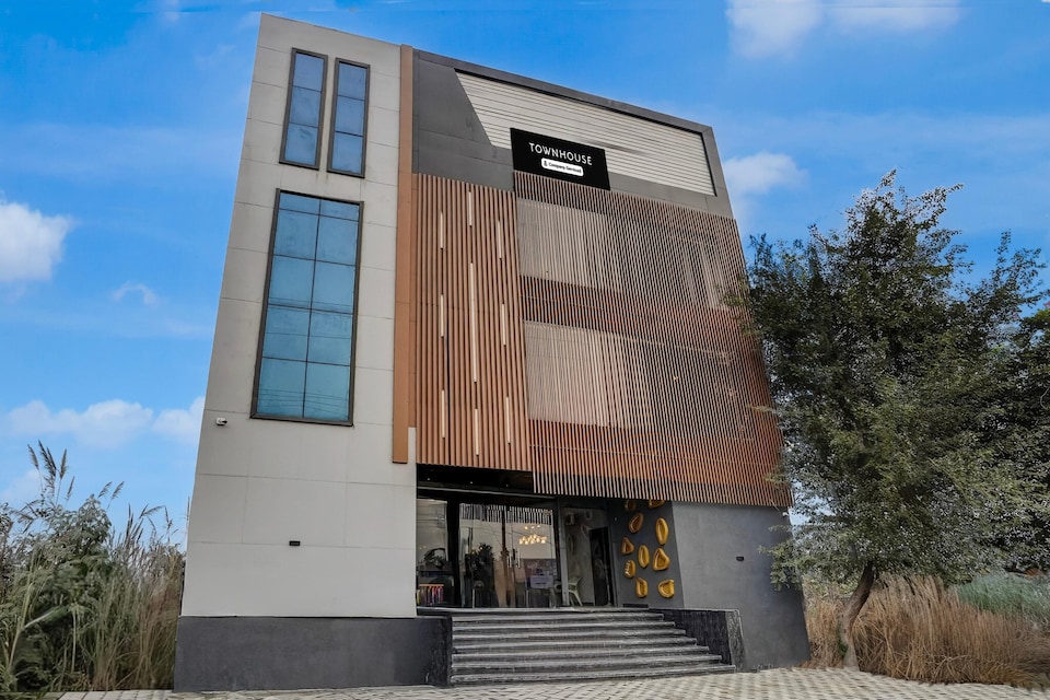 Townhouse Subharti University Meerut, Meerut