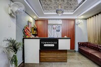 Townhouse Gomti Nagar Sector 1 Formerly Hotel Vistara