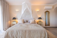 Dormitorio en una villa, Budens