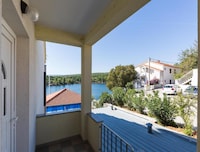 Ferienwohnung mit Meerblick in Obrovac und Balkon