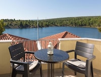 Ferienwohnung mit Meerblick in Obrovac und Balkon