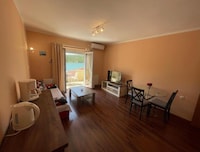 Ferienwohnung mit Meerblick in Obrovac und Balkon