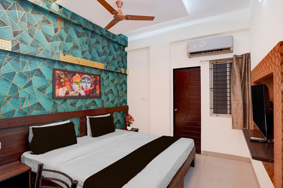 Collection O Meghdoot Garden, Indore