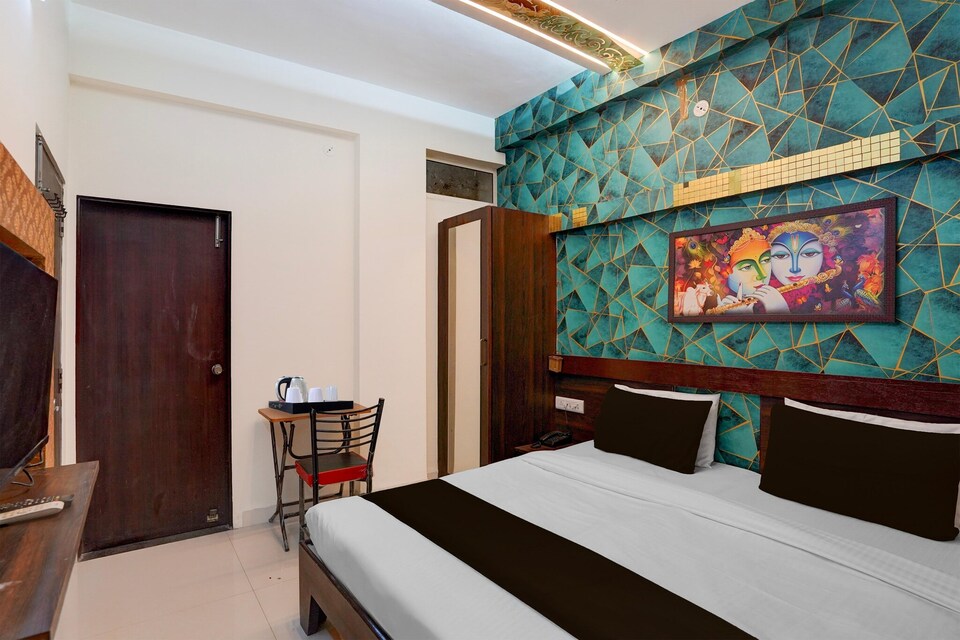 Collection O Meghdoot Garden, Indore