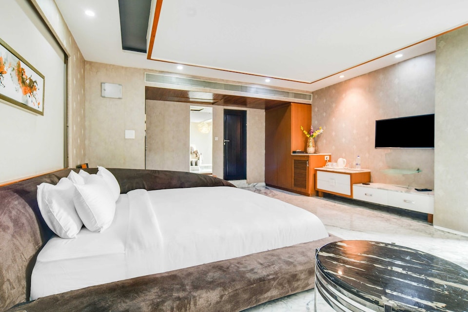 Townhouse Sapphire Star Chappan Market, Indore