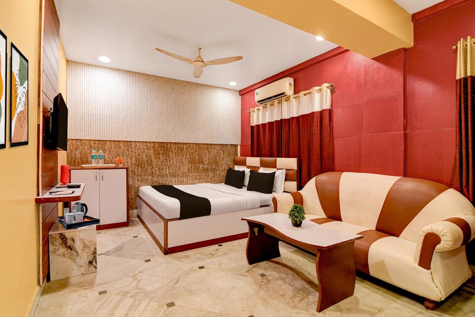 Classic Red Stone, Kolkata