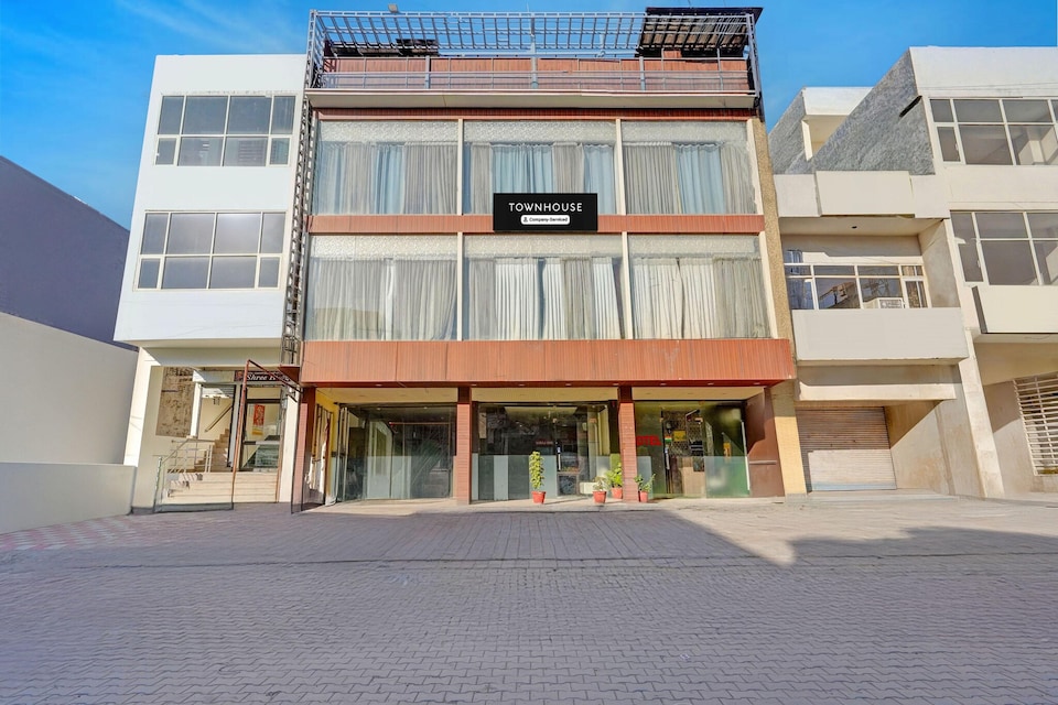 Townhouse by OYO Old Kalka Ambala, Zirakpur