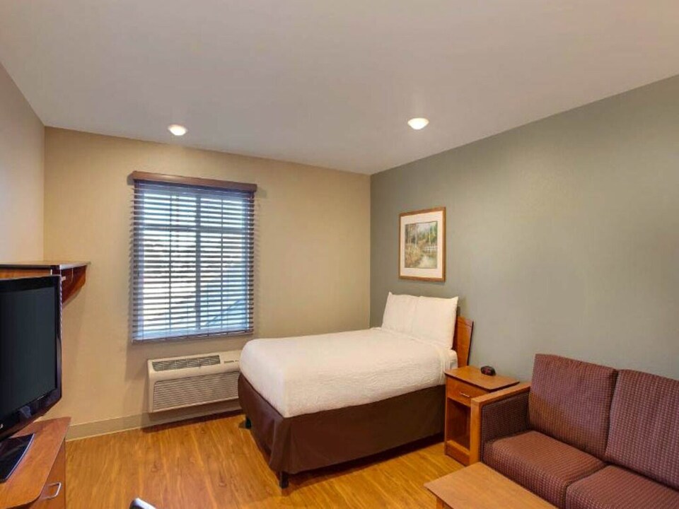 1 Full Bed | Smoking, Kitchen, Bossier City