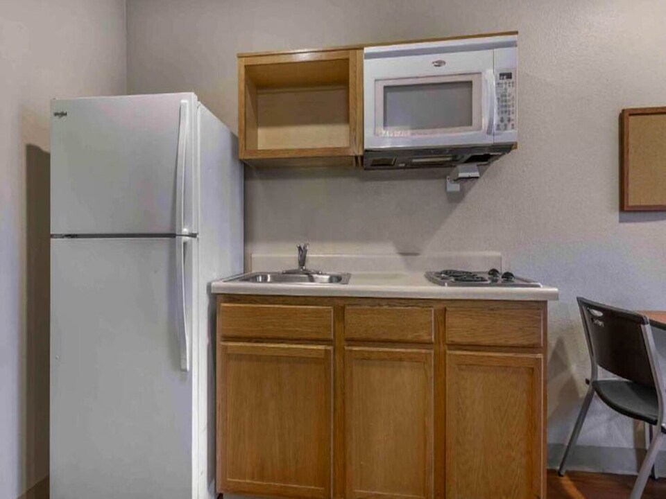 1 Full Bed | Smoking, Kitchen, Bossier City