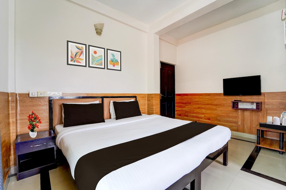 DeluxeKollamkudimughal Kakkanad, Kochi