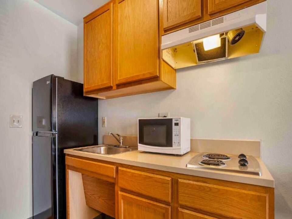 2 Full Beds | Smoking, Kitchen, Bossier City