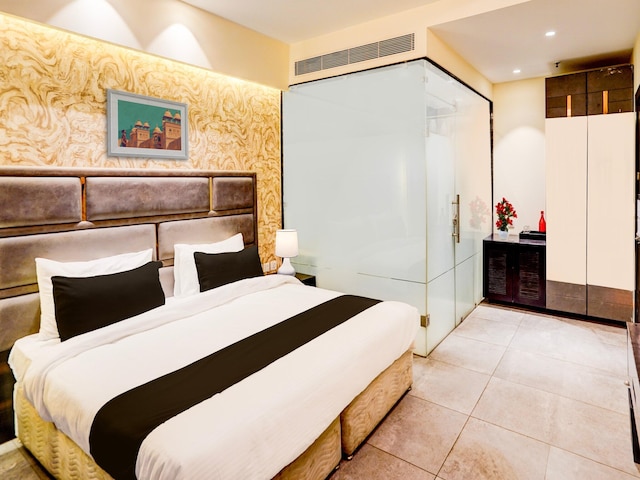 Super Townhouse Pitampura West Enclave