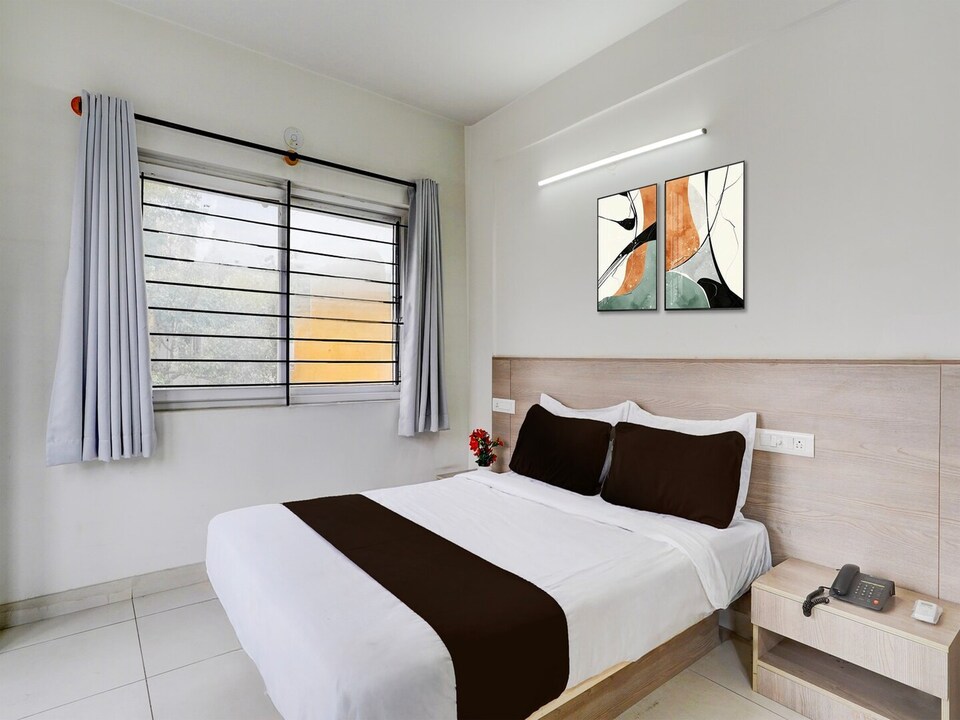 DeluxeHotel Gurudev Residency, Bengaluru