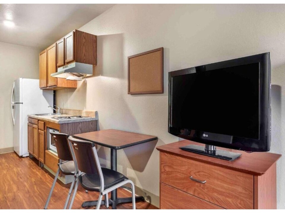 2 Full Beds | Smoking, Kitchen, Shreveport
